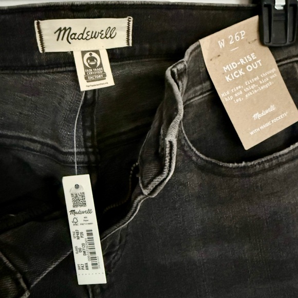 Madewell Petite Kick Out Crop Jeans in Washed Black: Raw Hem Edition - Picture 3 of 8